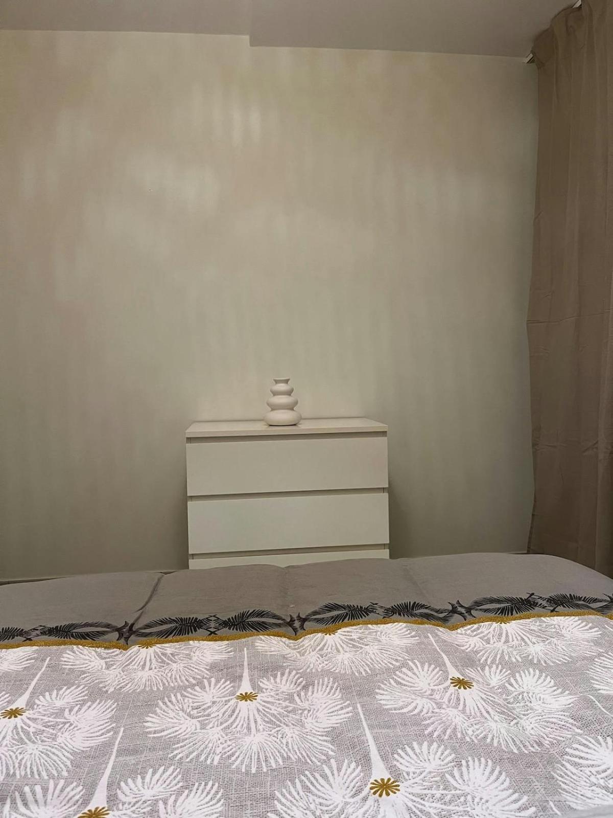 Apartment 4 Personnes - Terrasse - Proche Port - Centre Ville - Gare - Tramway