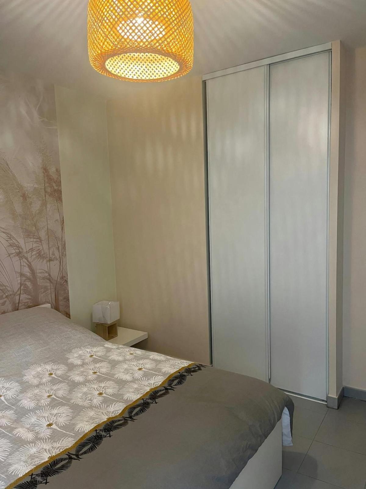 4 Personnes - Terrasse - Proche Port - Centre Ville - Gare - Tramway Apartment