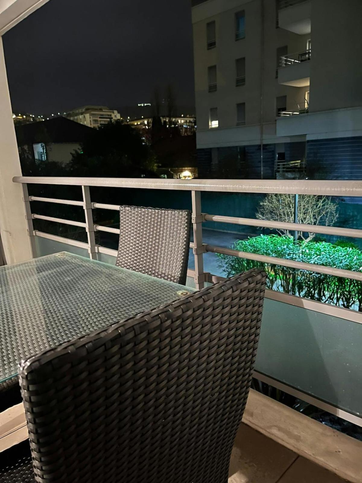 Appartement 4 Personnes - Terrasse - Proche Port - Centre Ville - Gare - Tramway *